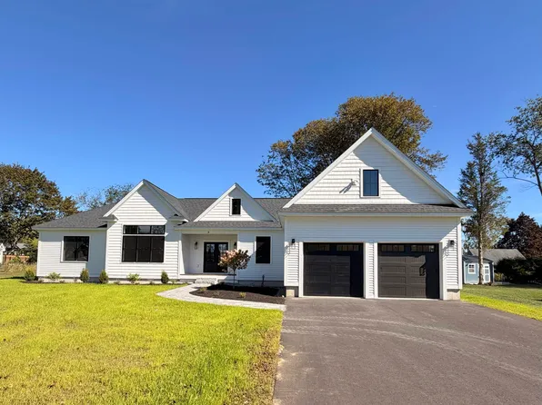 10 McDermott Road, Hampton, NH 03842