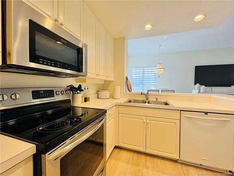 411 NE Plantation Rd #526 — Photo 13