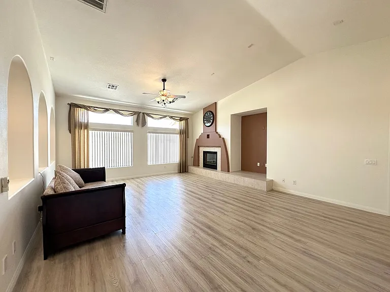 8228 Weeping Springs Ave — Photo 5
