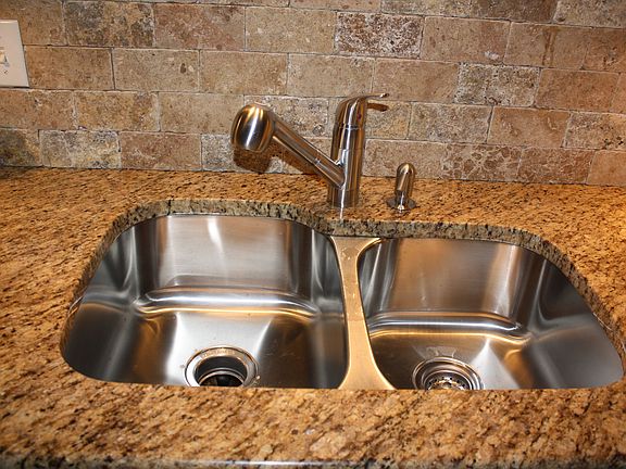 Undermount sink