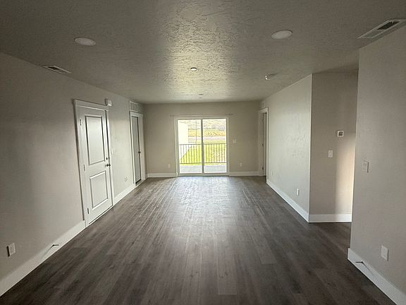 5th image of 1055 Bighorn St #A