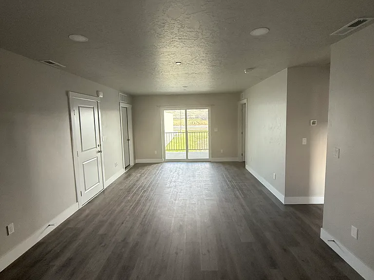 1055 Bighorn St #A — Photo 5