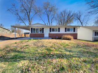 1195 Swallow Ln, Florissant, MO 63031