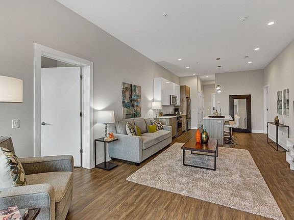 3rd image of 1023 N Ashland Ave APT 204