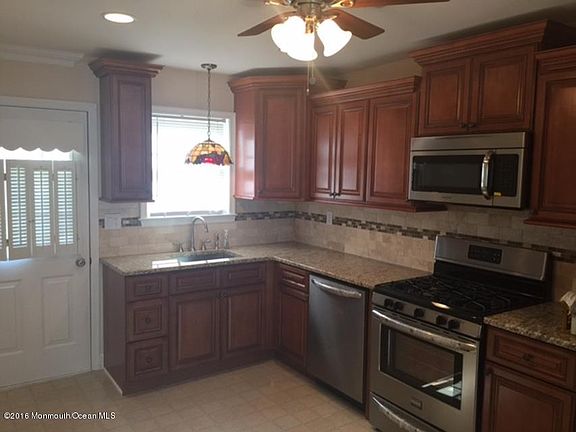 3rd image of 14 Haiti Ct
