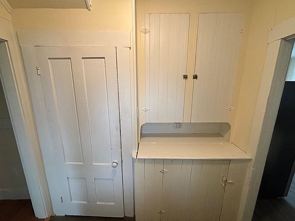 3rd image of 61A Chestnut St