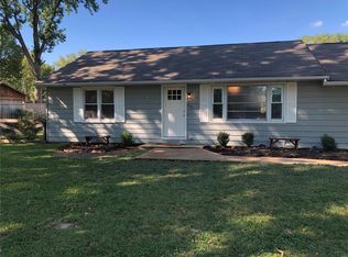 141 Mockingbird Ln, Ballwin, MO 63021