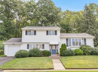 223 Winifred Dr, Totowa, NJ 07512