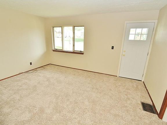3rd image of 740 Zandona St