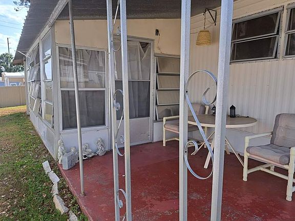 4th image of 39534 Rosebush Ln
