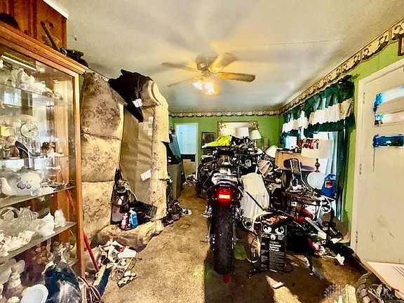 4th image of 2040 N Hadley Rd