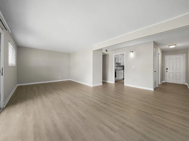 Monarch Apartments — Photo 47