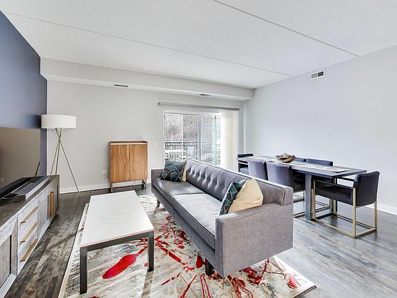 4th image of 4311 N Sheridan Rd APT 204