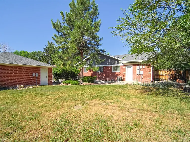 6370 Quay St — Photo 37