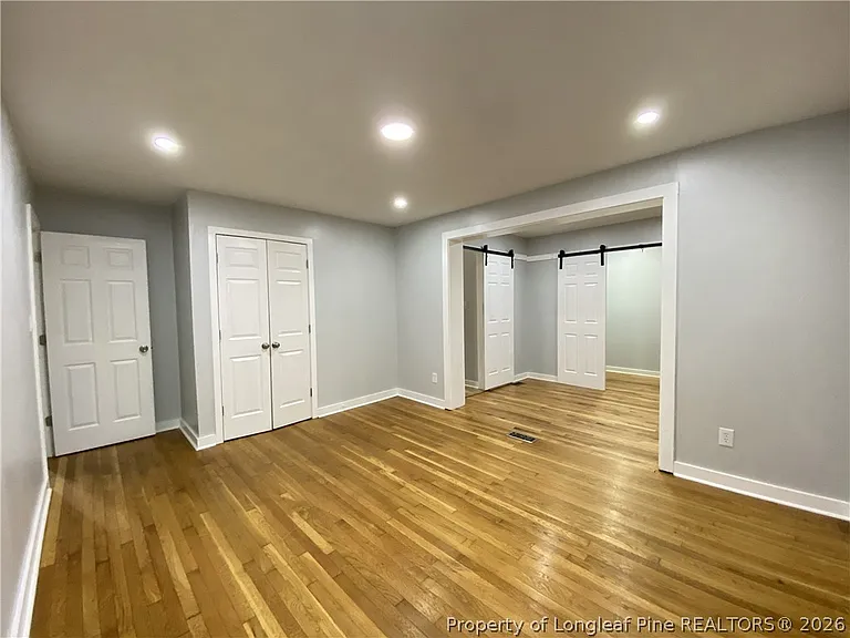 290 Lemont Dr — Photo 17