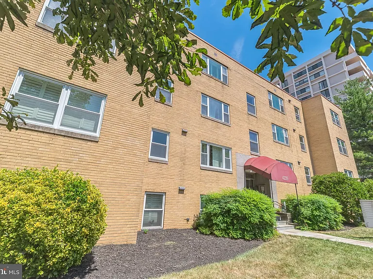 4225 N Henderson Rd #103 — Photo 2