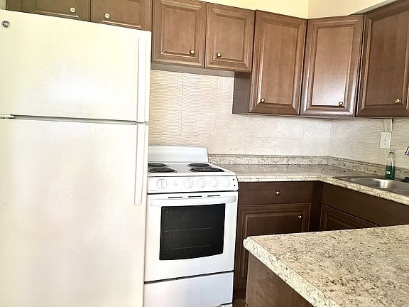 3rd image of 223 S Palmway APT 3
