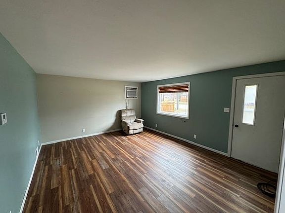 5th image of 425 Margaret St