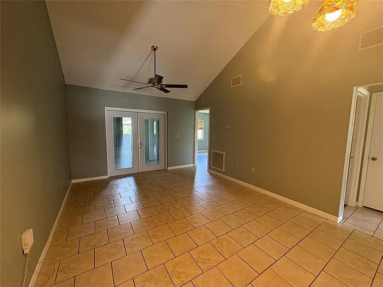 1017 Harden Ct — Photo 3