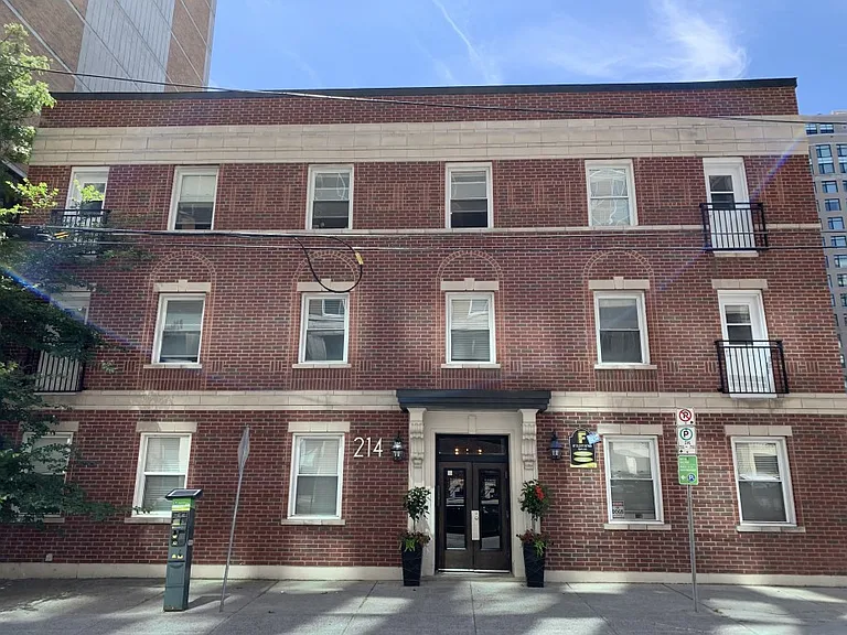 214 Gloucester St — Photo 2