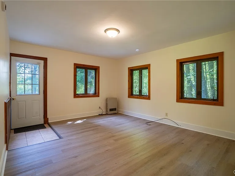 7481 Hoffman Rd — Photo 8