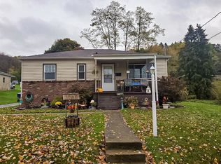 832 1st Ave, Ellwood City, PA 16117