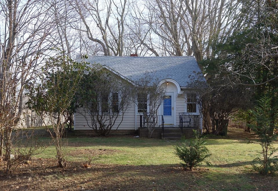 1st image of 4 Thomas Ave
