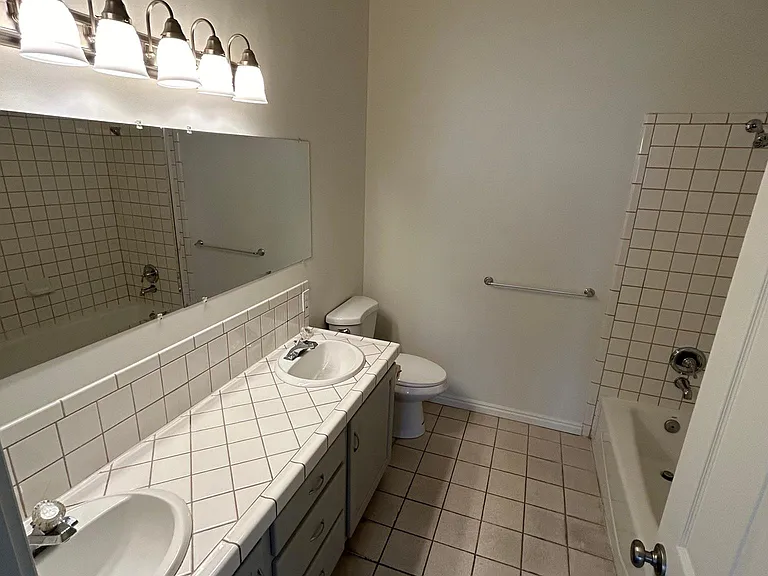 355 N 1200 E — Photo 18