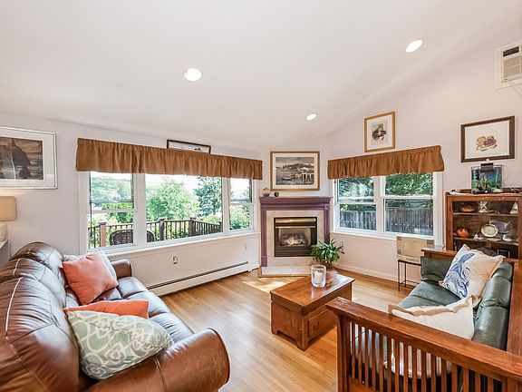 Living Room w/Gas Fireplace
