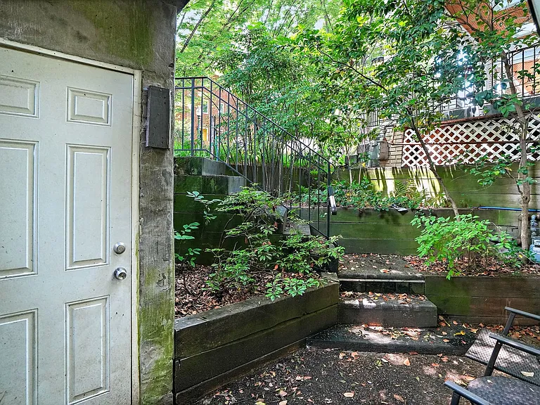 2641 Woodley Pl NW — Photo 24