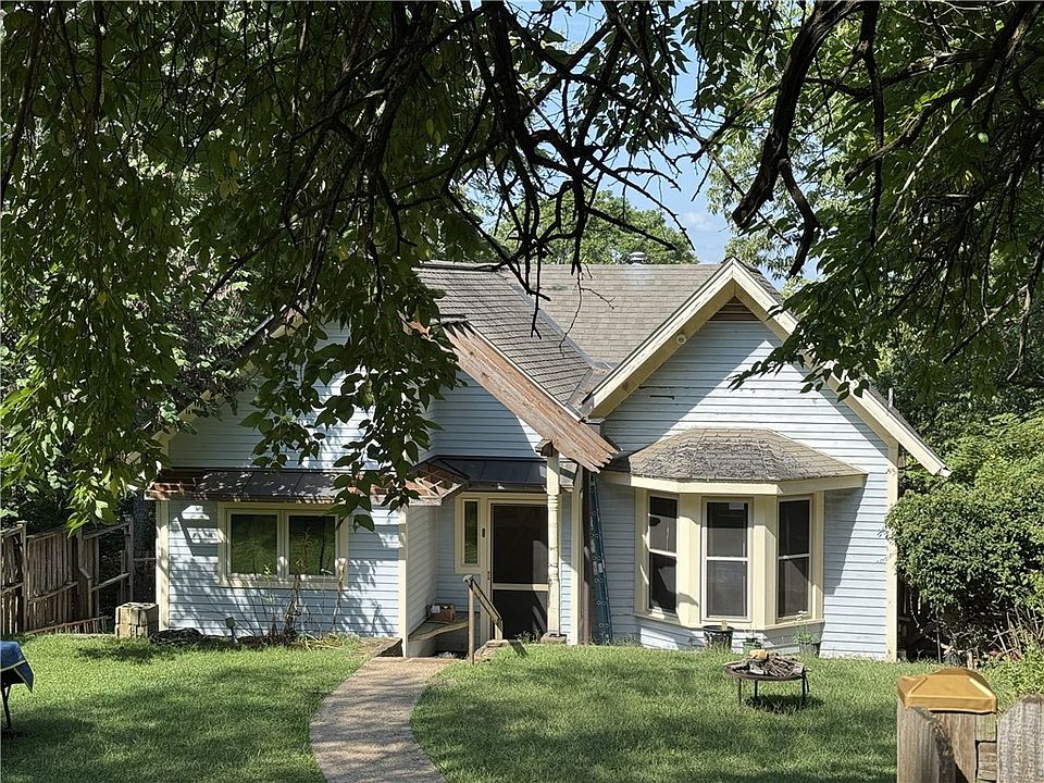 2nd image of 228 N Fletcher Ave