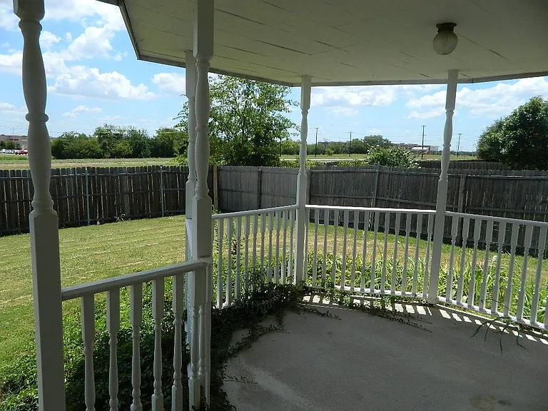 907 Live Oak Dr — Photo 12