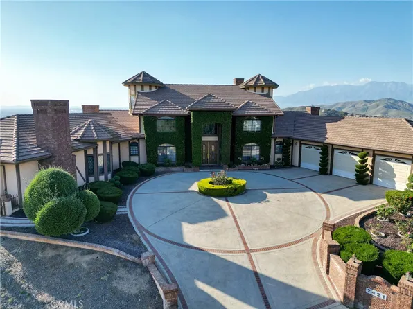 7421 Live Oak Dr, Riverside, CA 92509