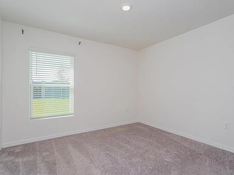 352 Towns Cir — Photo 18