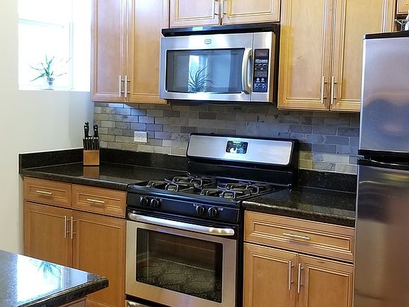 2nd image of 3102 W Argyle St #2