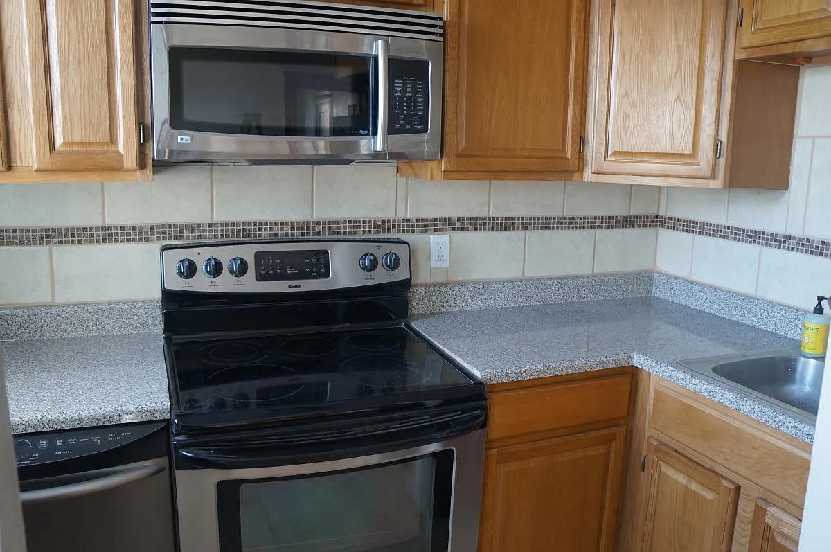 5 bed, 2186 sqft, $3,050 — Photo 1