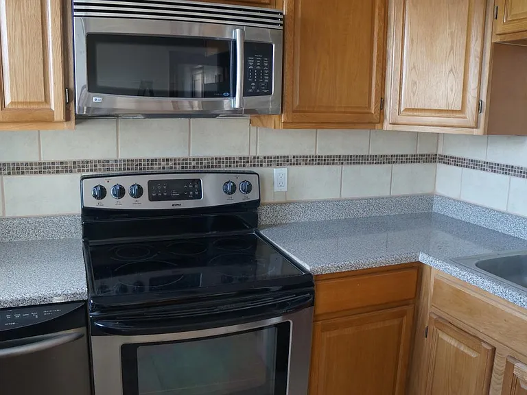 Kitchenette: Angle 1