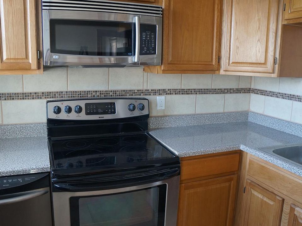 Kitchenette: Angle 1