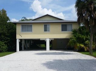 1064 Ricardo Pl NE, Saint Petersburg, FL 33702