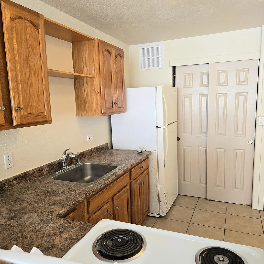 Condo - Harbor Lights 2 Bedroom 1.5 Bath Near UH Maui Campus — Photo 4
