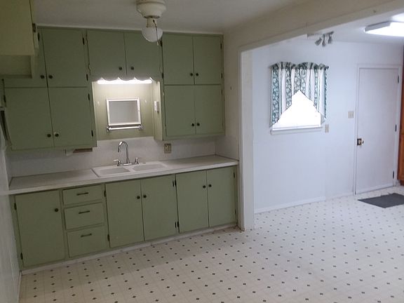 5th image of 2405 W Washington Ave