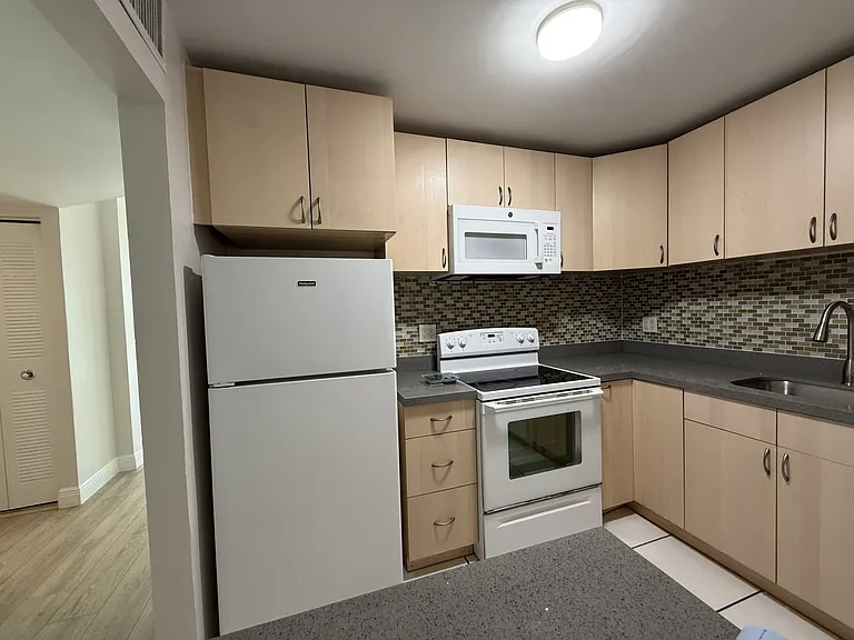 Kitchen refrigerator, stove & Microwave