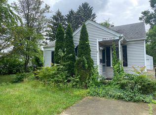 25820 Cove Rd, Southfield, MI 48033
