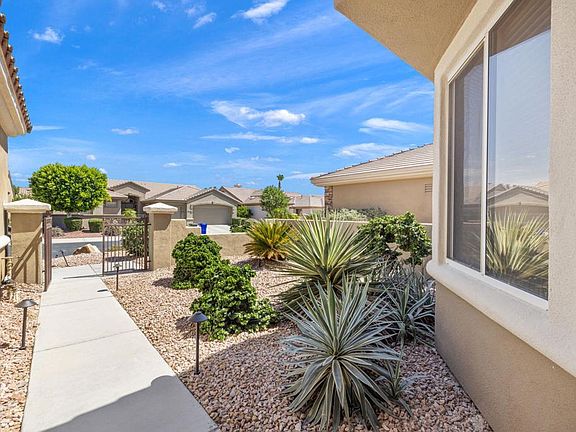 3rd image of 78285 Cloveridge Way