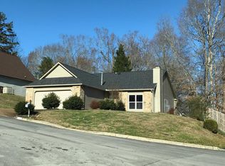 111 Tiffany Pl, Oak Ridge, TN 37830