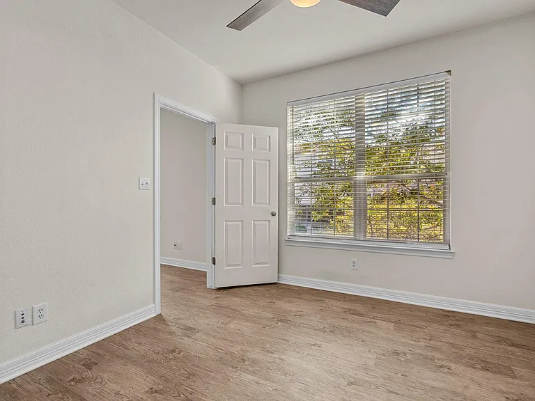 1100 W 25th St #101 — Photo 30