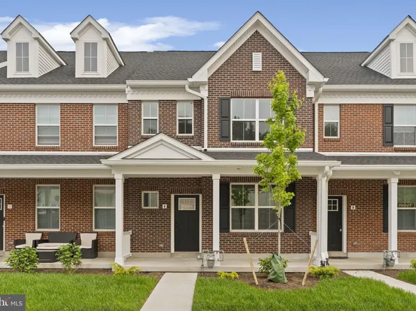 30 N 8th St #B15, Perkasie, PA 18944