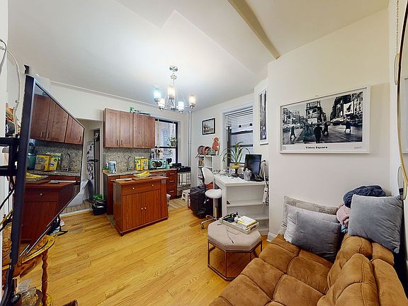 3rd image of 324 W 84th St APT 24