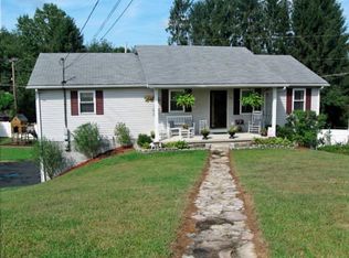 105 Greystone Dr, Beaver, WV 25813