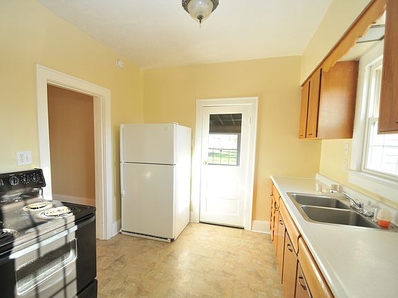 4th image of 7606 Seward Ave